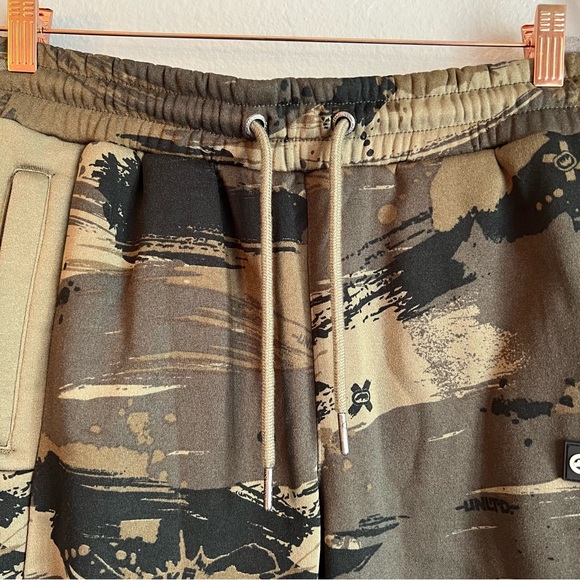 Ecko Unlimited Camouflage Shorts - Picture 5 of 7